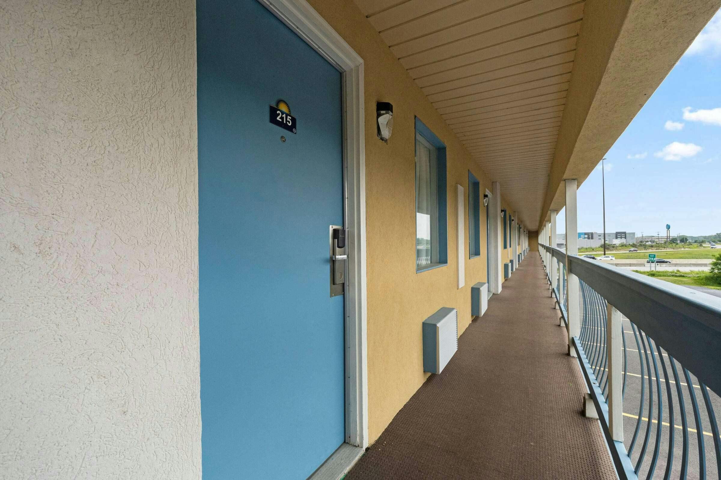 Hotel Days Inn by Wyndham Fort Wayne photo 2