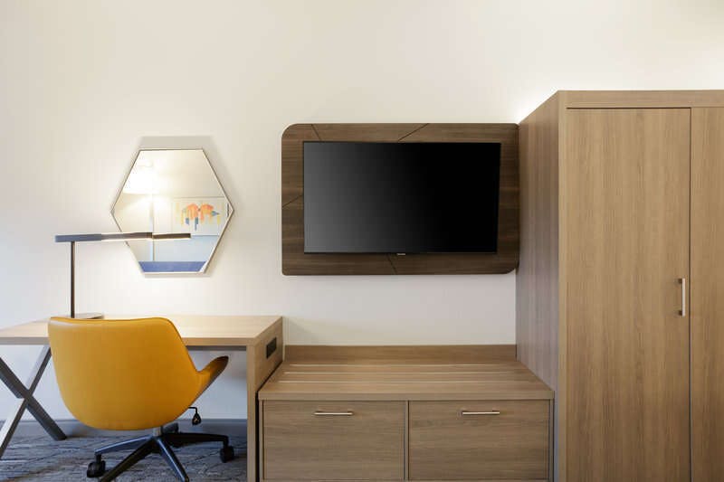 Hotel Holiday Inn Express & Suites Pittsfield Berkshires photo 3