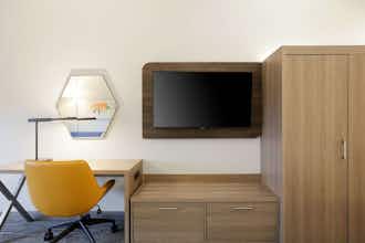 Hotel Holiday Inn Express & Suites Pittsfield Berkshires photo 3