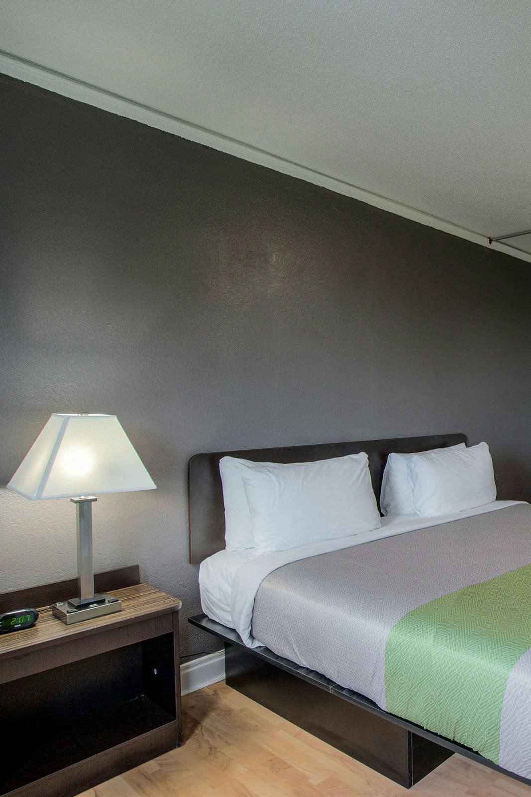 Hotel Quality Inn & Suites Downtown Kansas City photo 2