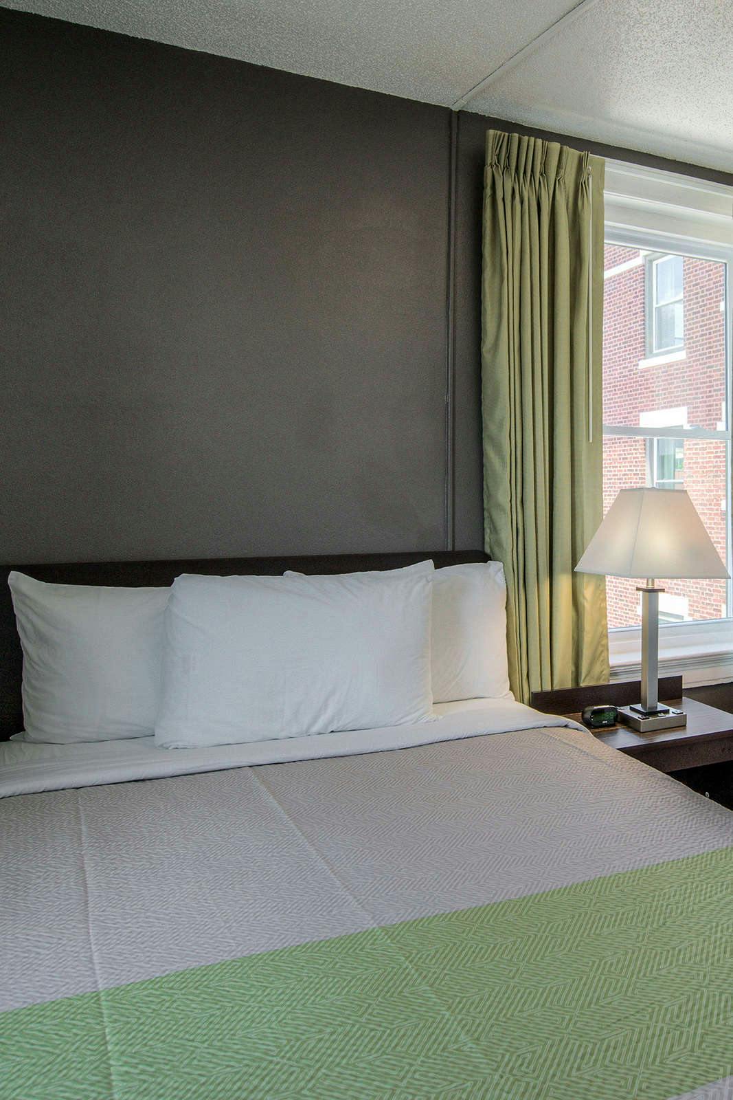 Hotel Quality Inn & Suites Downtown Kansas City photo 3