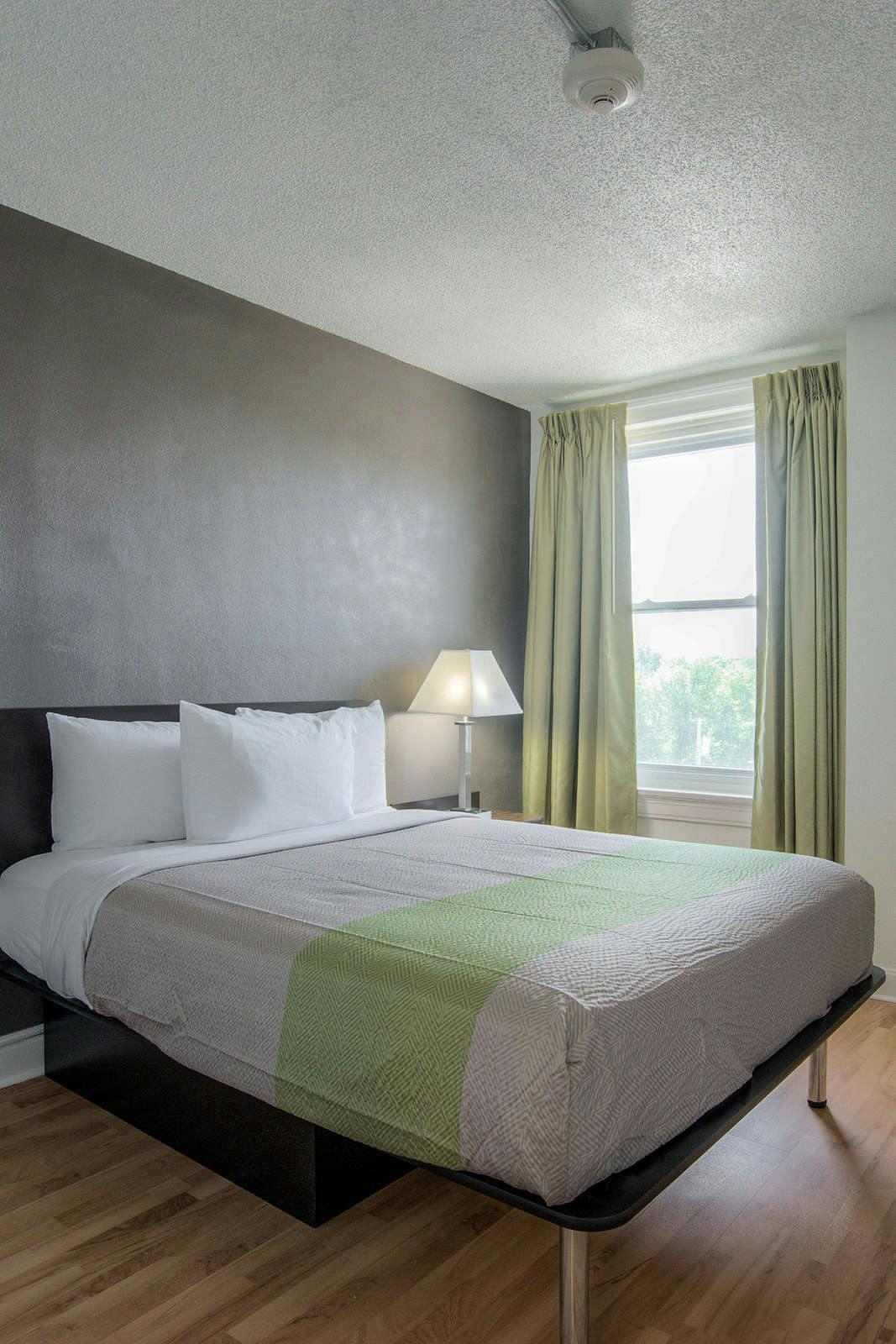 Hotel Quality Inn & Suites Downtown Kansas City photo 1