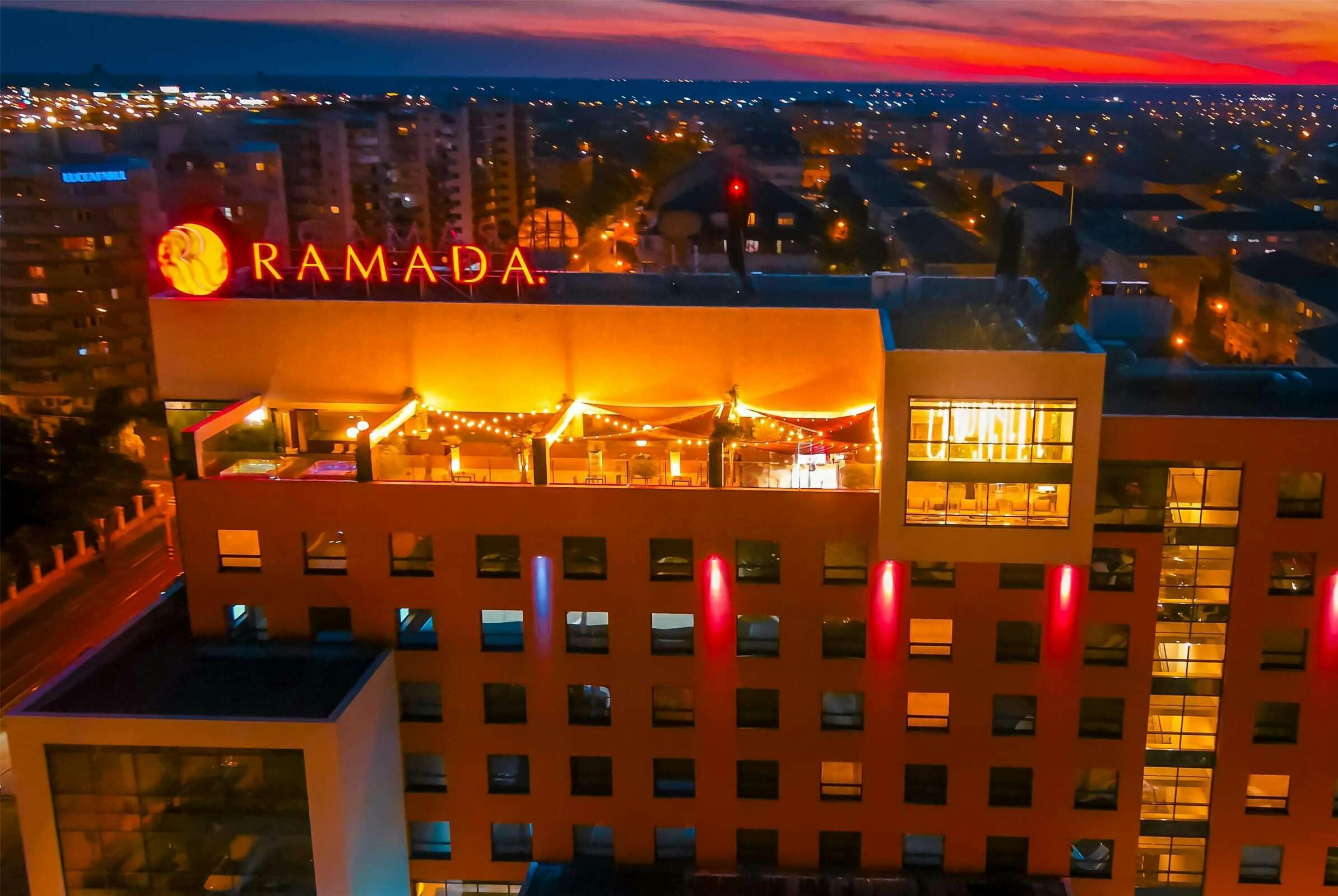 Hotel Ramada by Wyndham Oradea photo 1