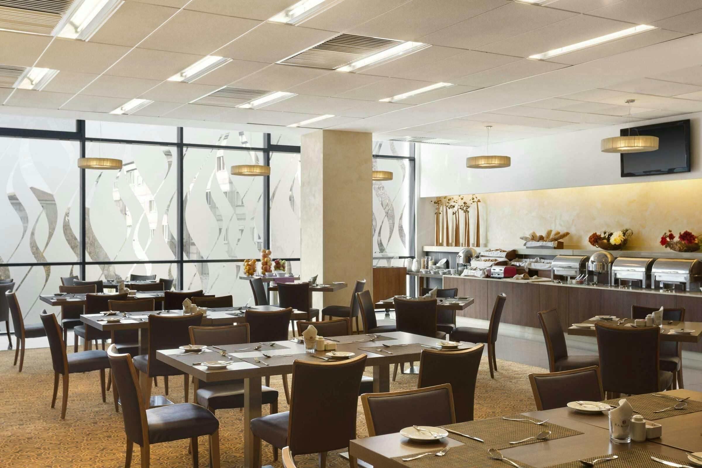 Hotel Ramada by Wyndham Oradea photo 4