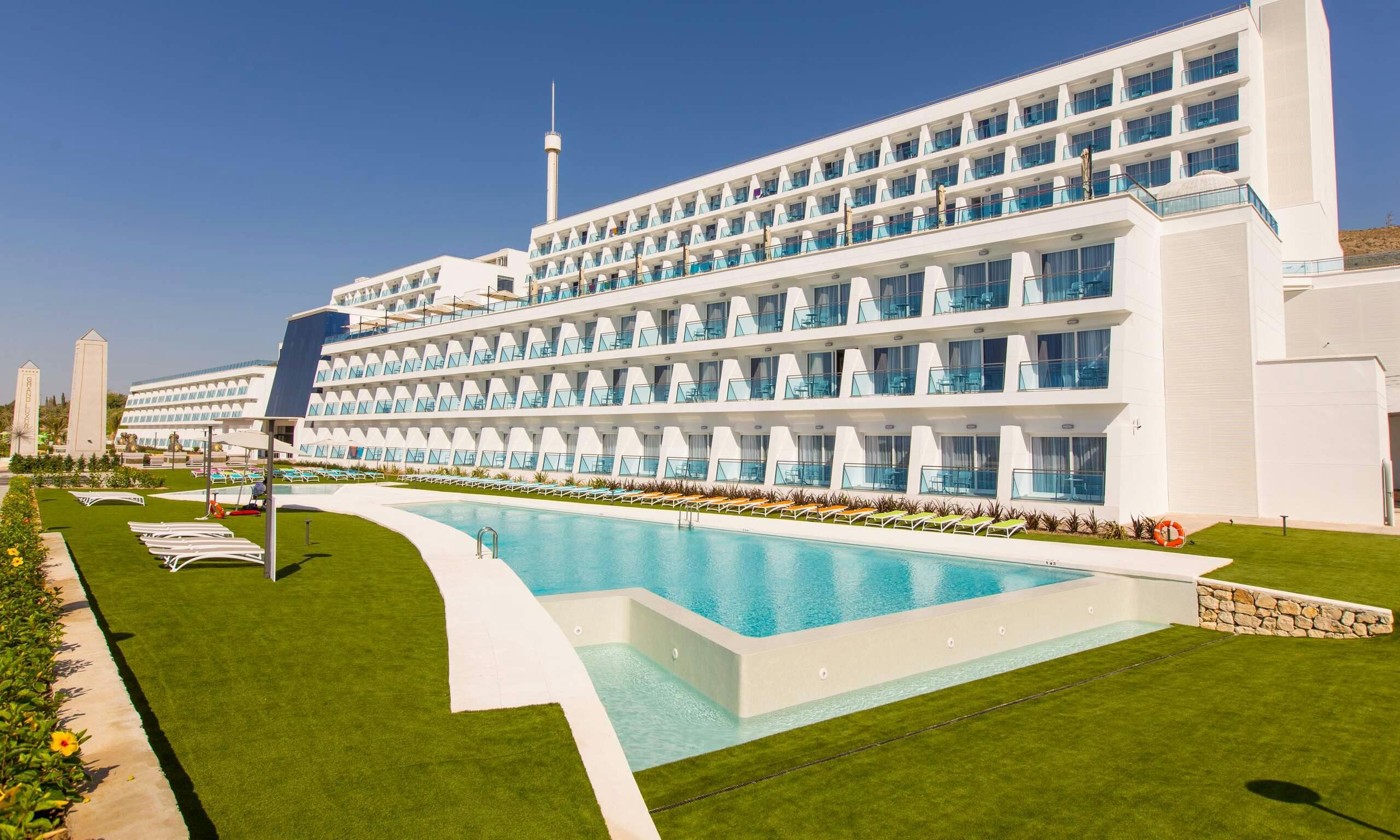 Grand Luxor Hotel