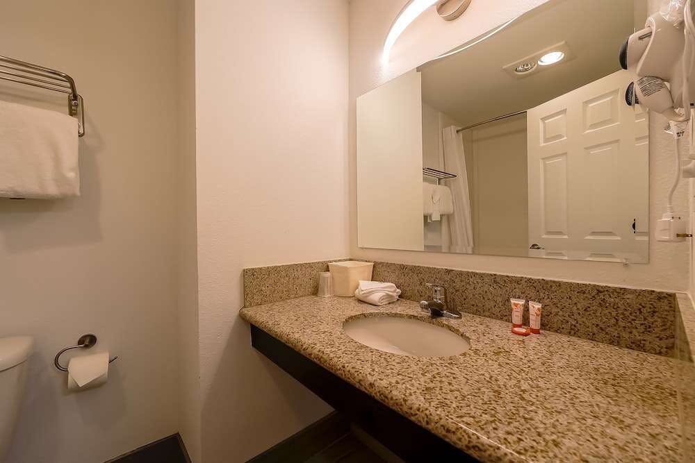 Hotel Newport Inn By OYO - Hwy 101 photo 5