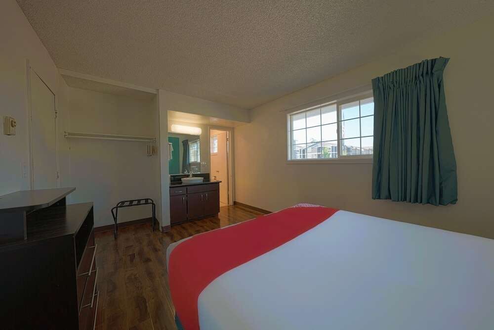 Hotel OYO Hotel St. Helens, OR photo 1