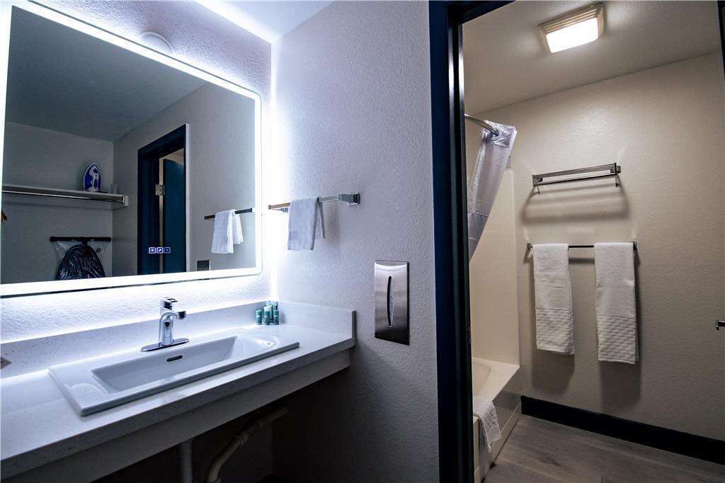 Hotel Sure Stay By Best Western Forsyth photo 3