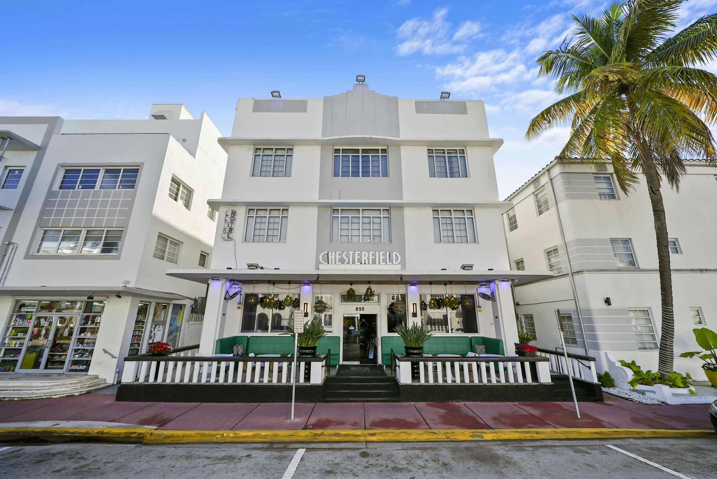 Chesterfield Hotel & Suites