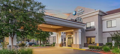 Best Western Valencia/Six Flags Inn & Suites