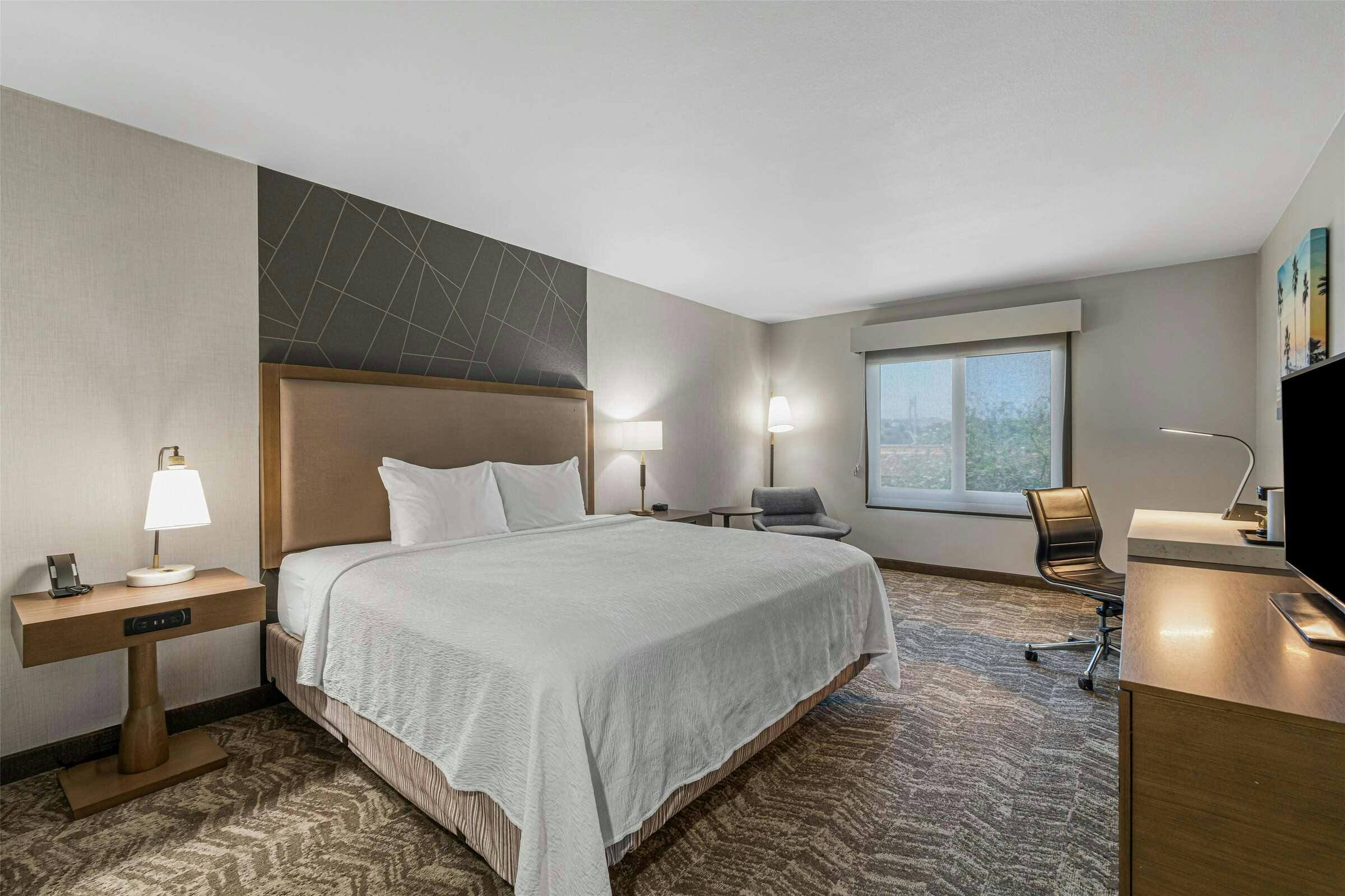 Hotel Best Western Valencia/Six Flags Inn & Suites photo 1