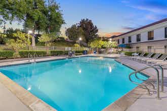 Hotel Best Western Valencia/Six Flags Inn & Suites photo 4