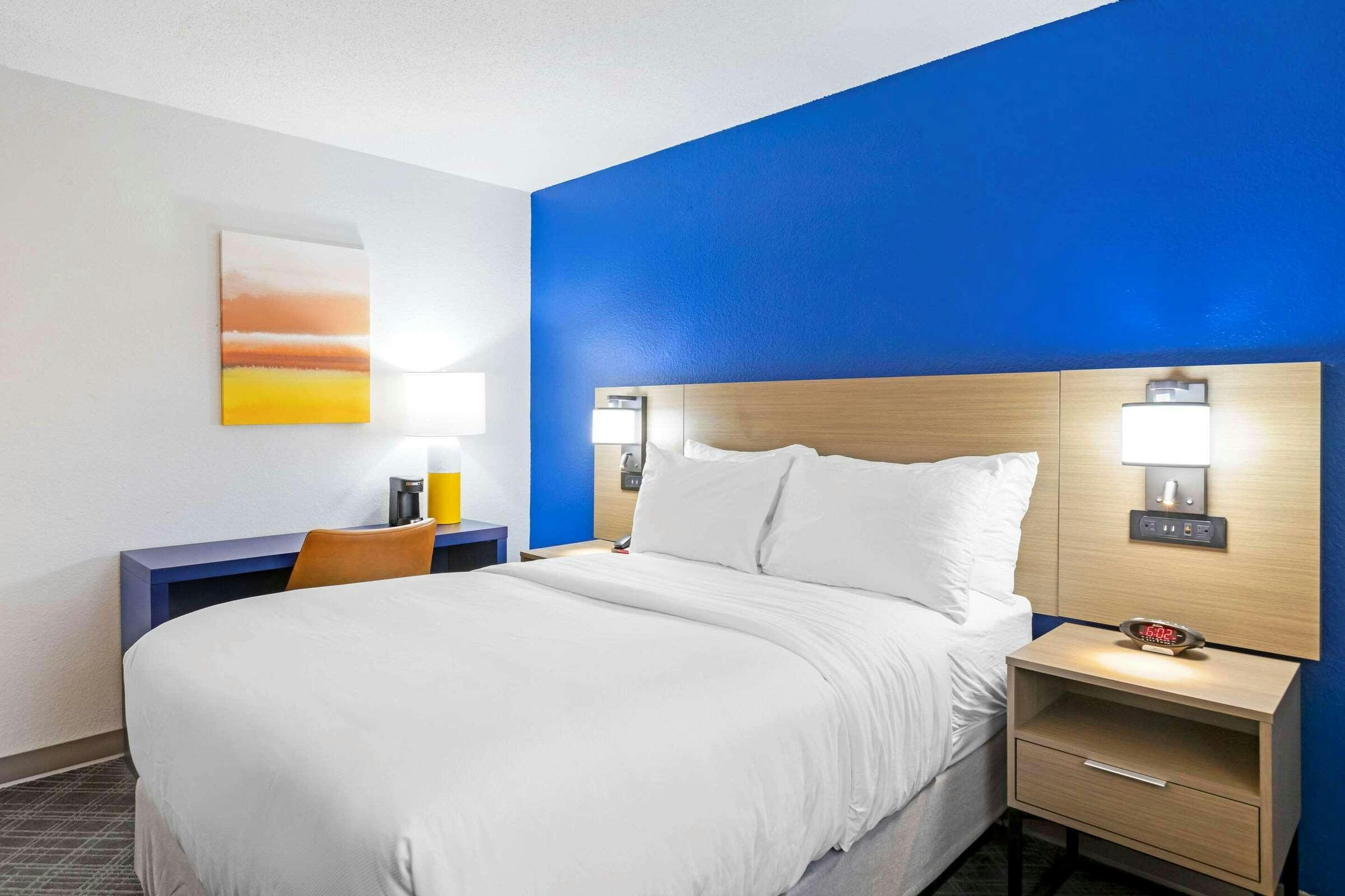 Hotel Comfort Inn Detroit - Troy photo 1
