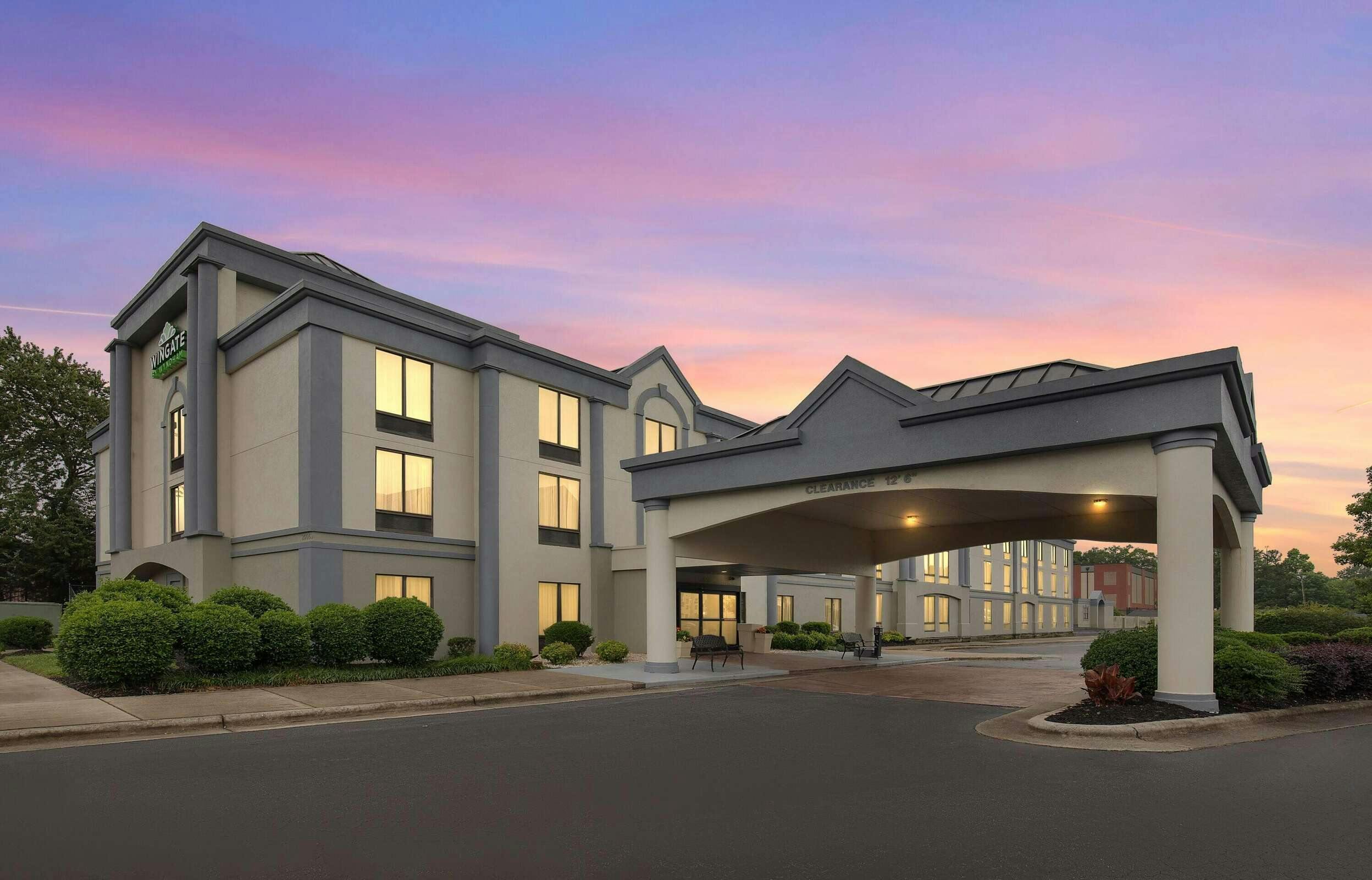 Hotel Wingate by Wyndham Greensboro/Coliseum photo 1