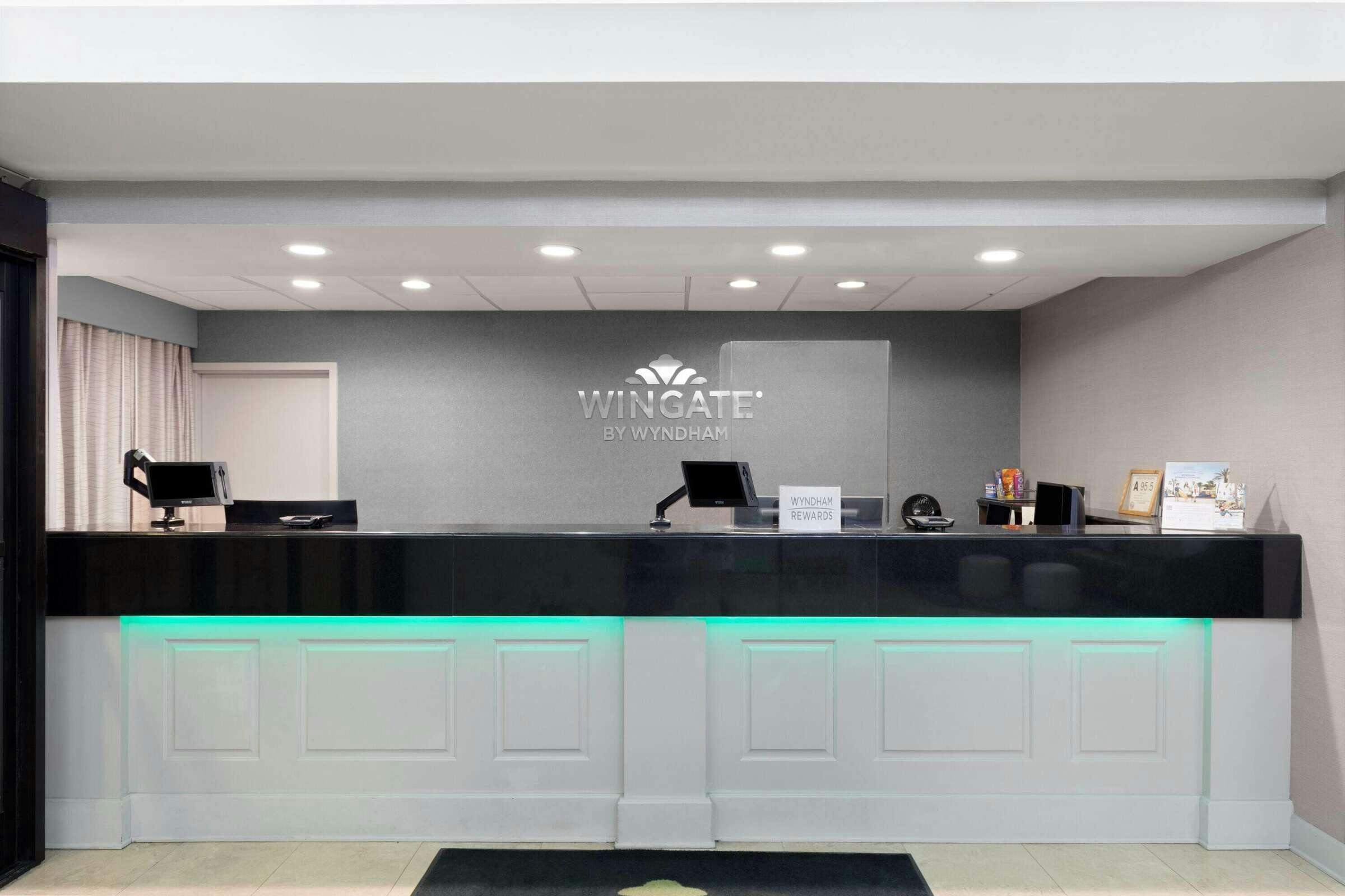 Hotel Wingate by Wyndham Greensboro/Coliseum photo 3