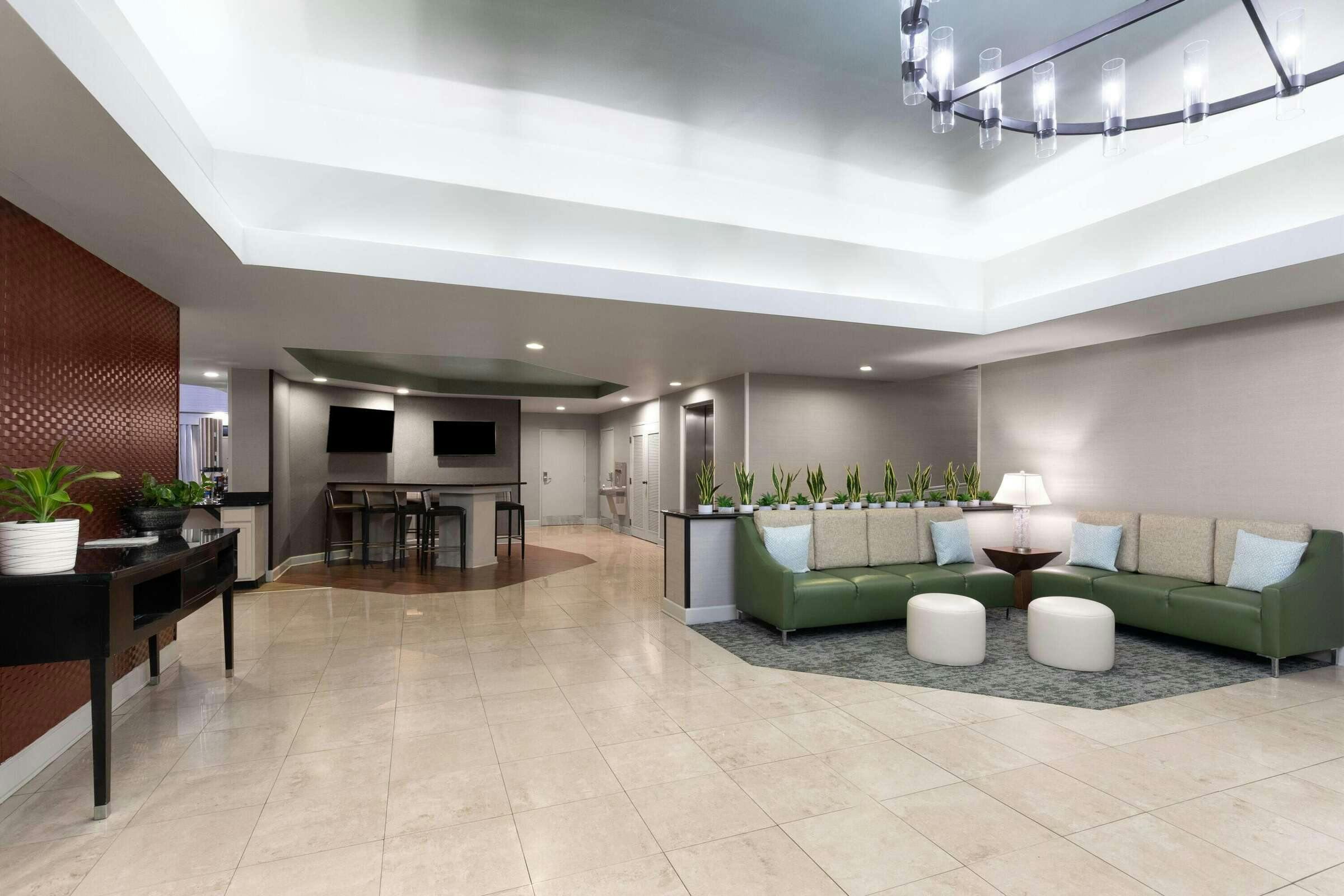 Hotel Wingate by Wyndham Greensboro/Coliseum photo 4