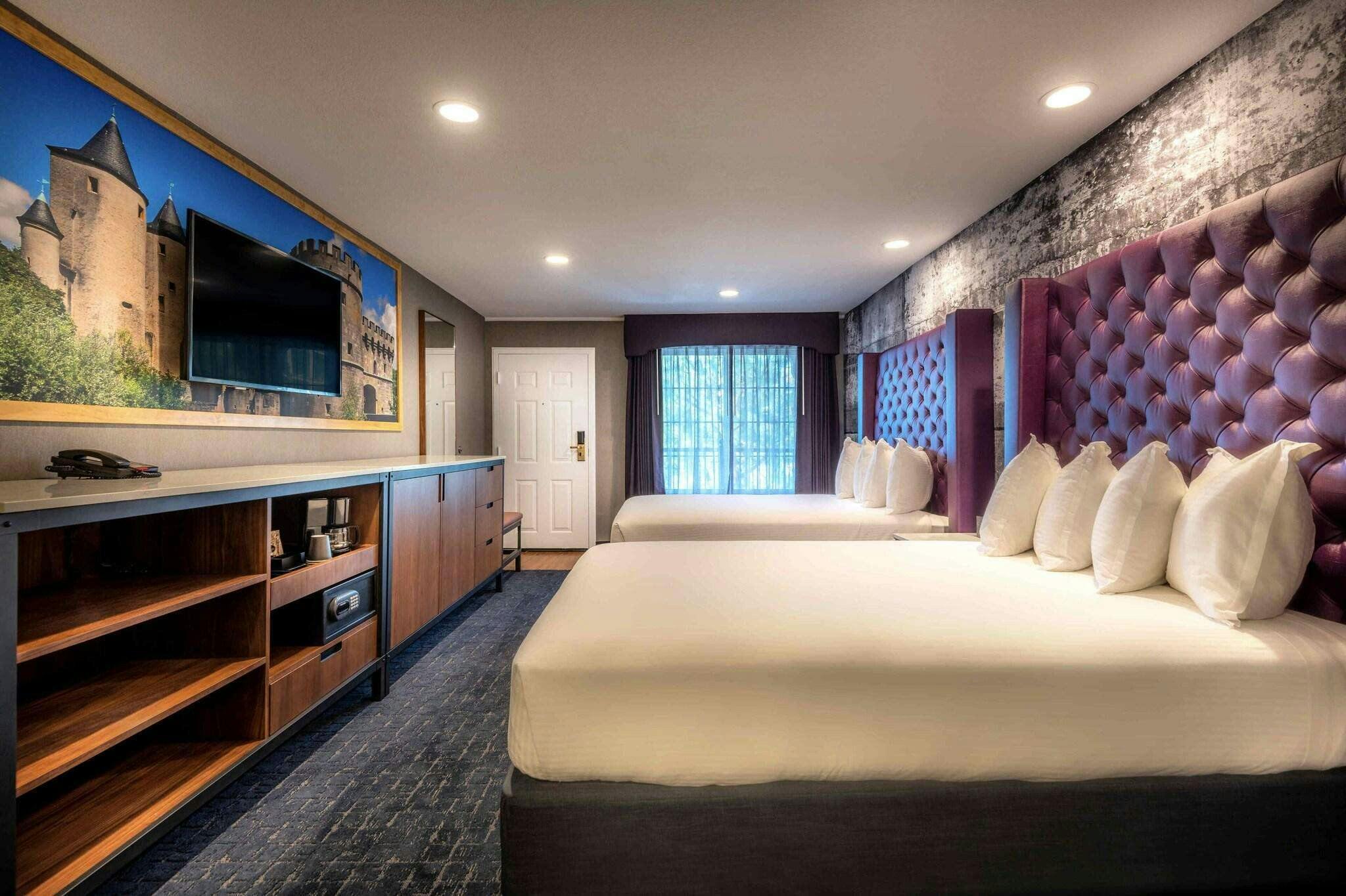 Hotel Anaheim Camelot Inn & Suites photo 2