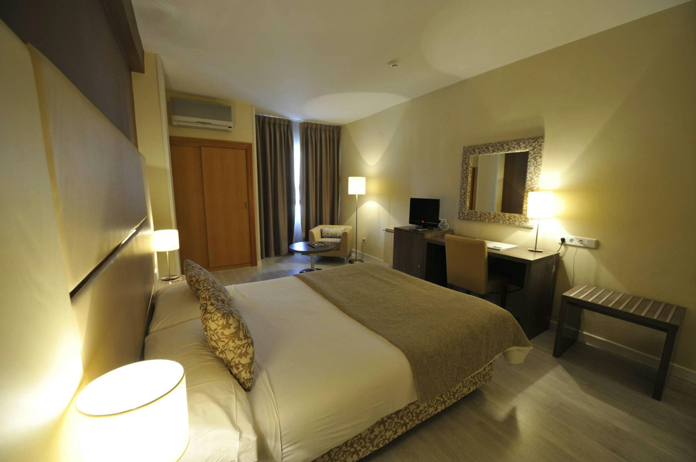 Hotel Hotel Puerta de Segovia photo 4