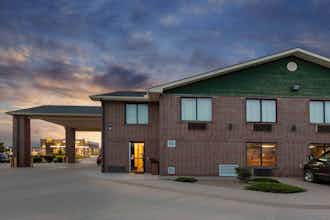 Hotel Super 8 by Wyndham Salina I-70 photo 1