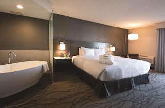 Hotel Doubletree by Hilton Hotel Racine Harbourwalk photo 2