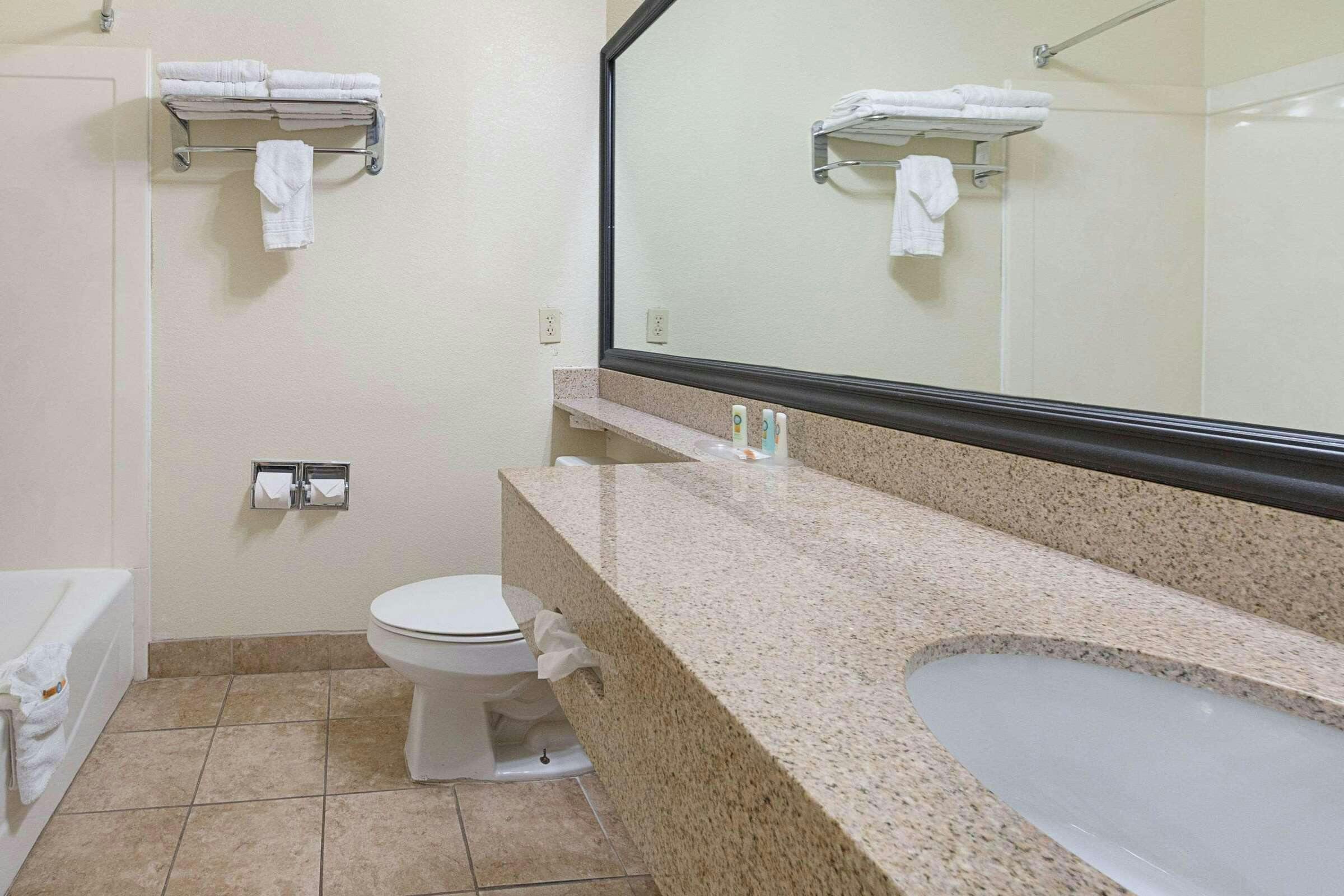 Quality Suites Temple I-35