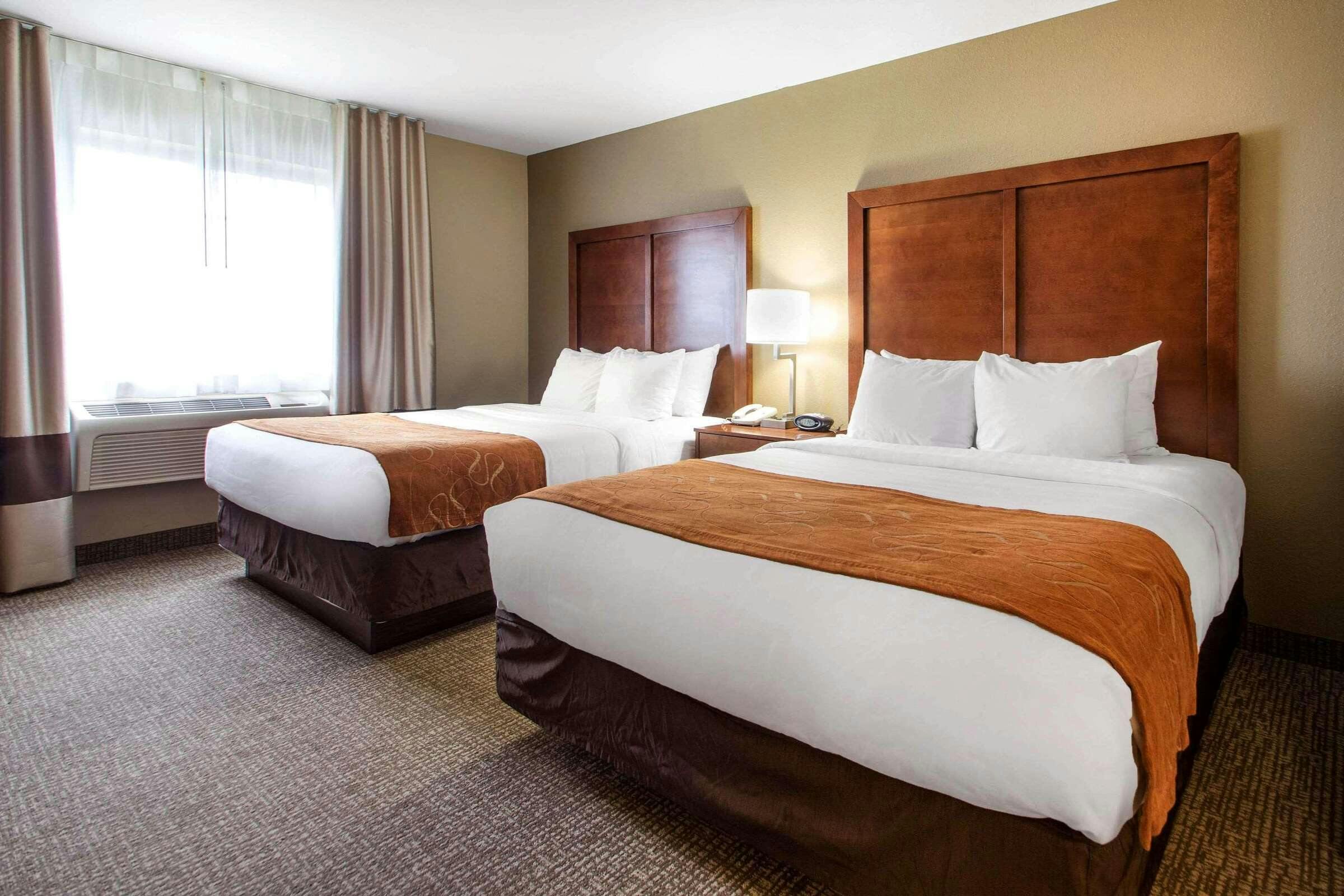 Hotel Comfort Suites Johnson Creek Conference Center photo 1