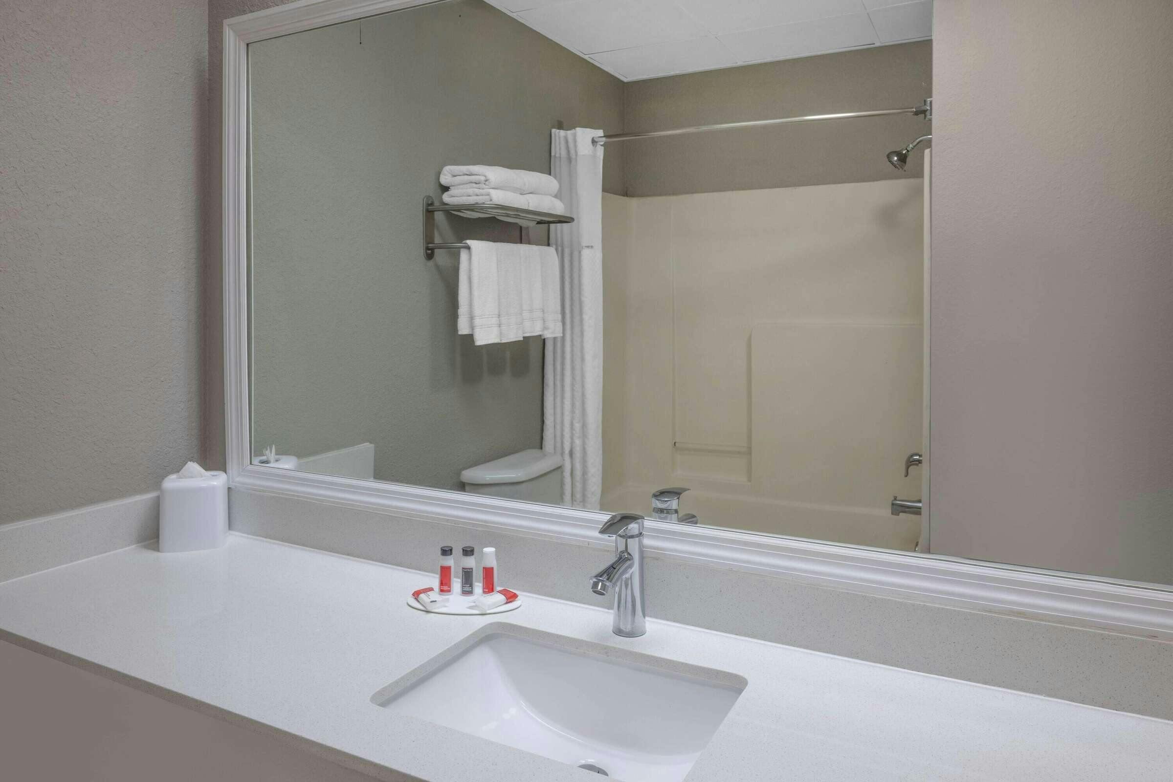 Hotel Baymont by Wyndham Pooler/Savannah photo 3