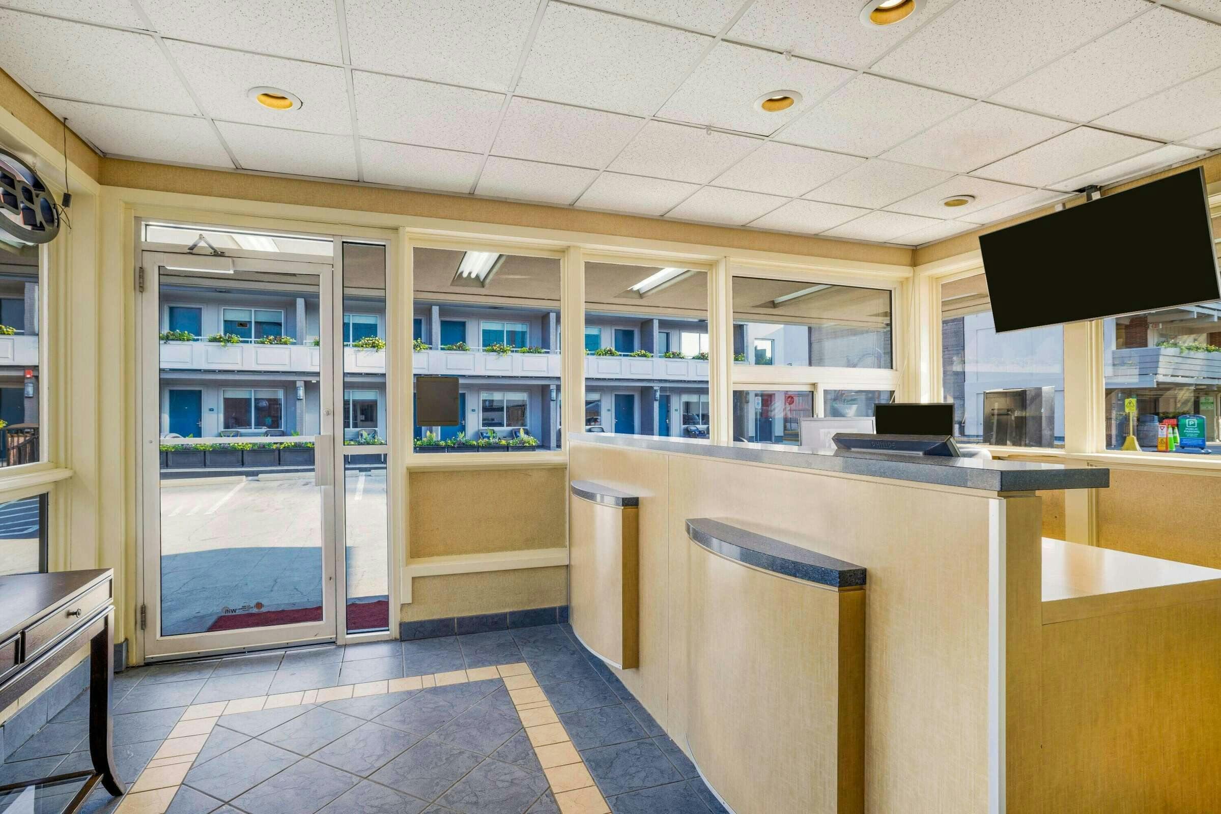 Hotel Travelodge Niagara Falls photo 2