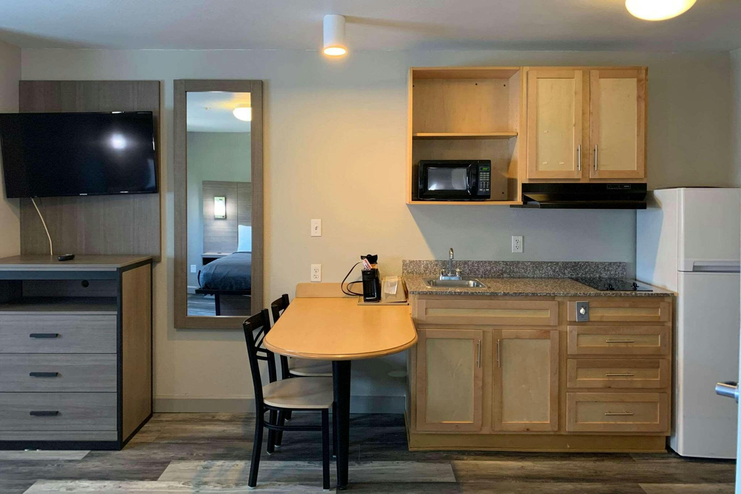 Hotel Suburban Studios Near Panama City Beach photo 5