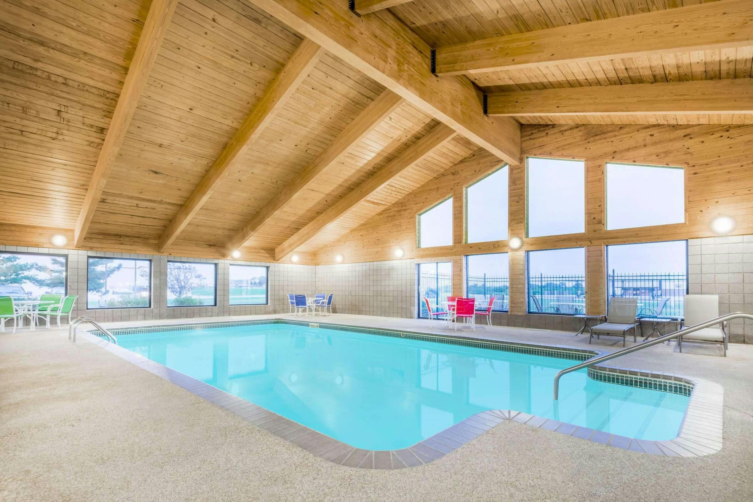 Hotel Baymont by Wyndham Marshalltown photo 1