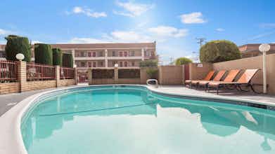 Hotel Best Western Pasadena Royale Inn & Suites photo 1