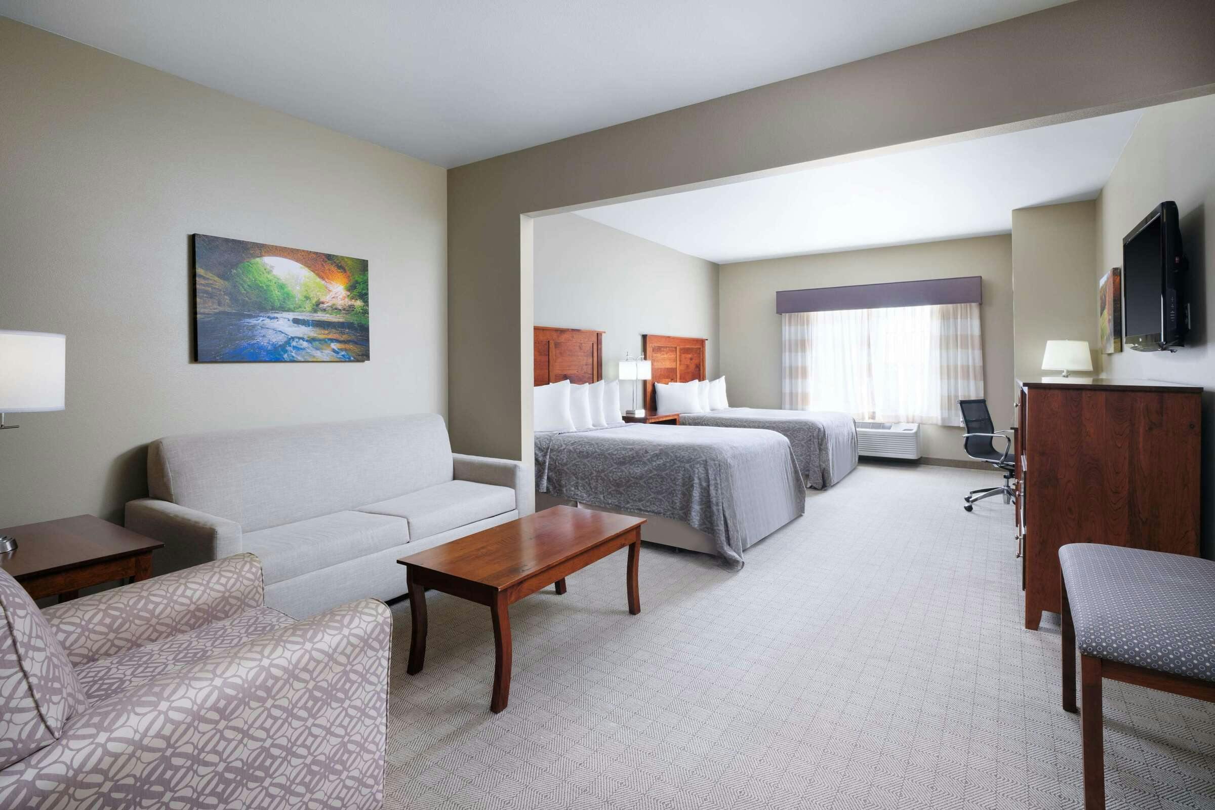 Hotel Best Western Plus Green Mill Village Hotel & Suites photo 3