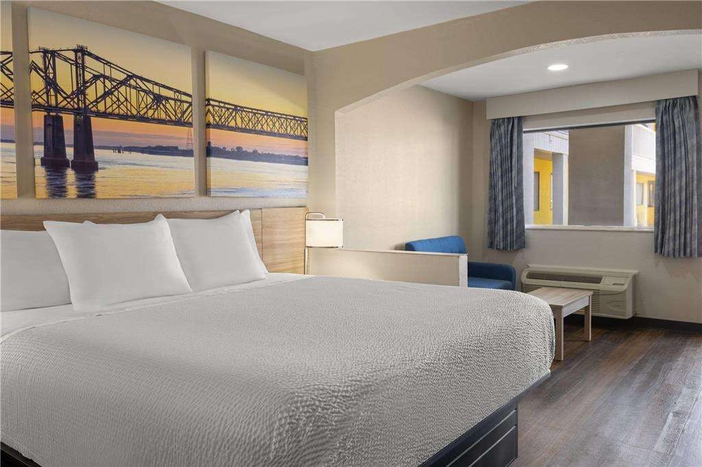 Hotel Days Inn and Suites Byram photo 1