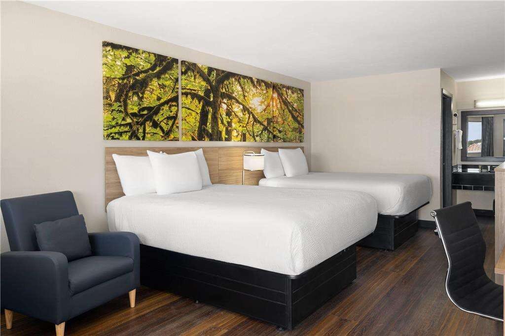 Hotel Days Inn and Suites Byram photo 4