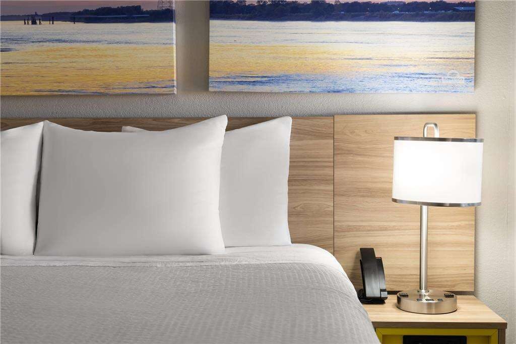 Hotel Days Inn and Suites Byram photo 3