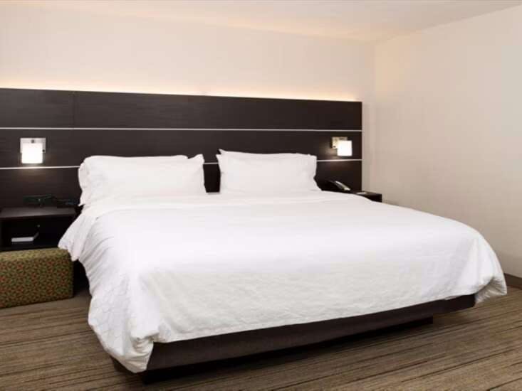 Hotel Holiday Inn Express CINCINNATI WEST photo 2