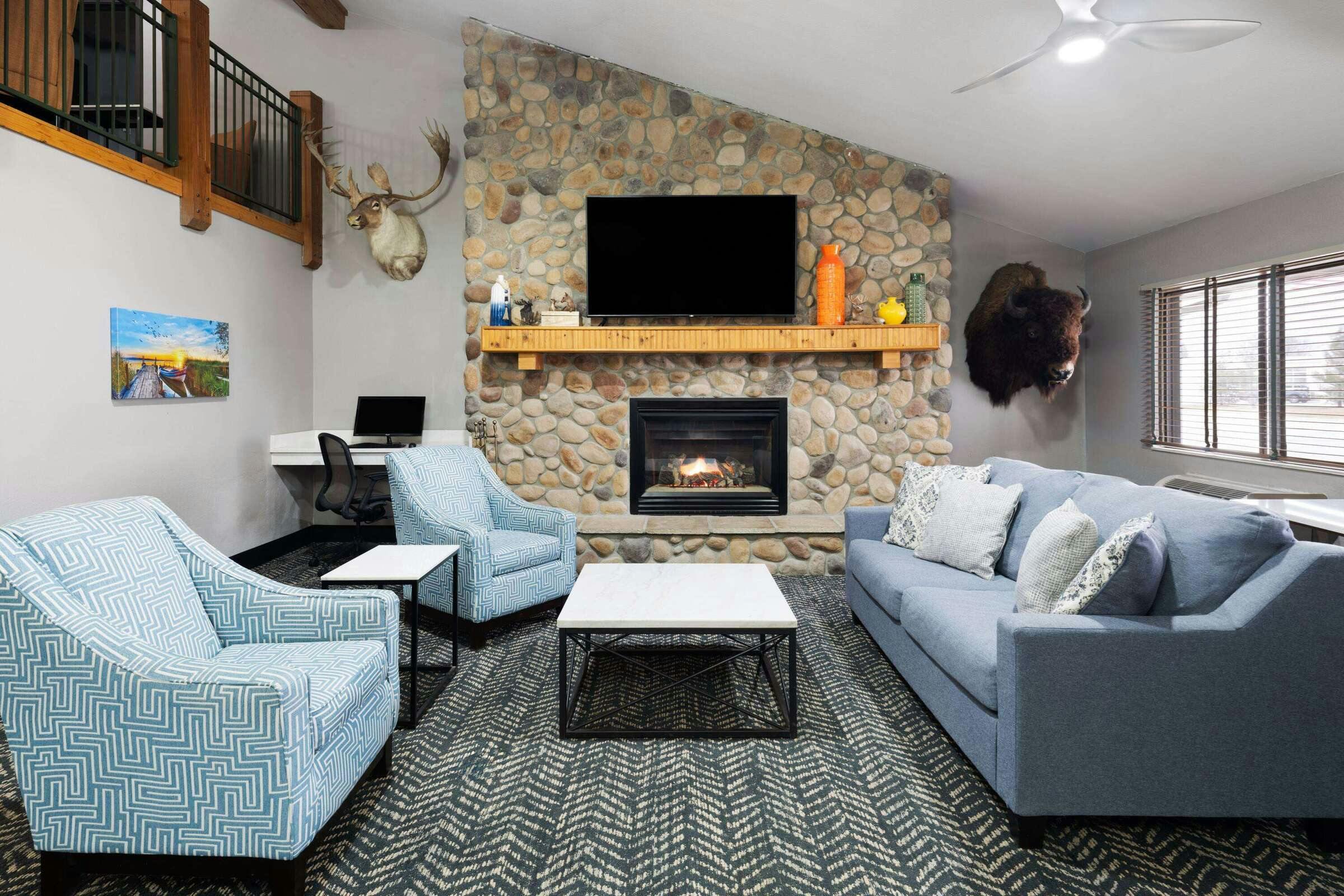 Hotel AmericInn by Wyndham Stuart photo 2