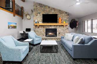 Hotel AmericInn by Wyndham Stuart photo 2