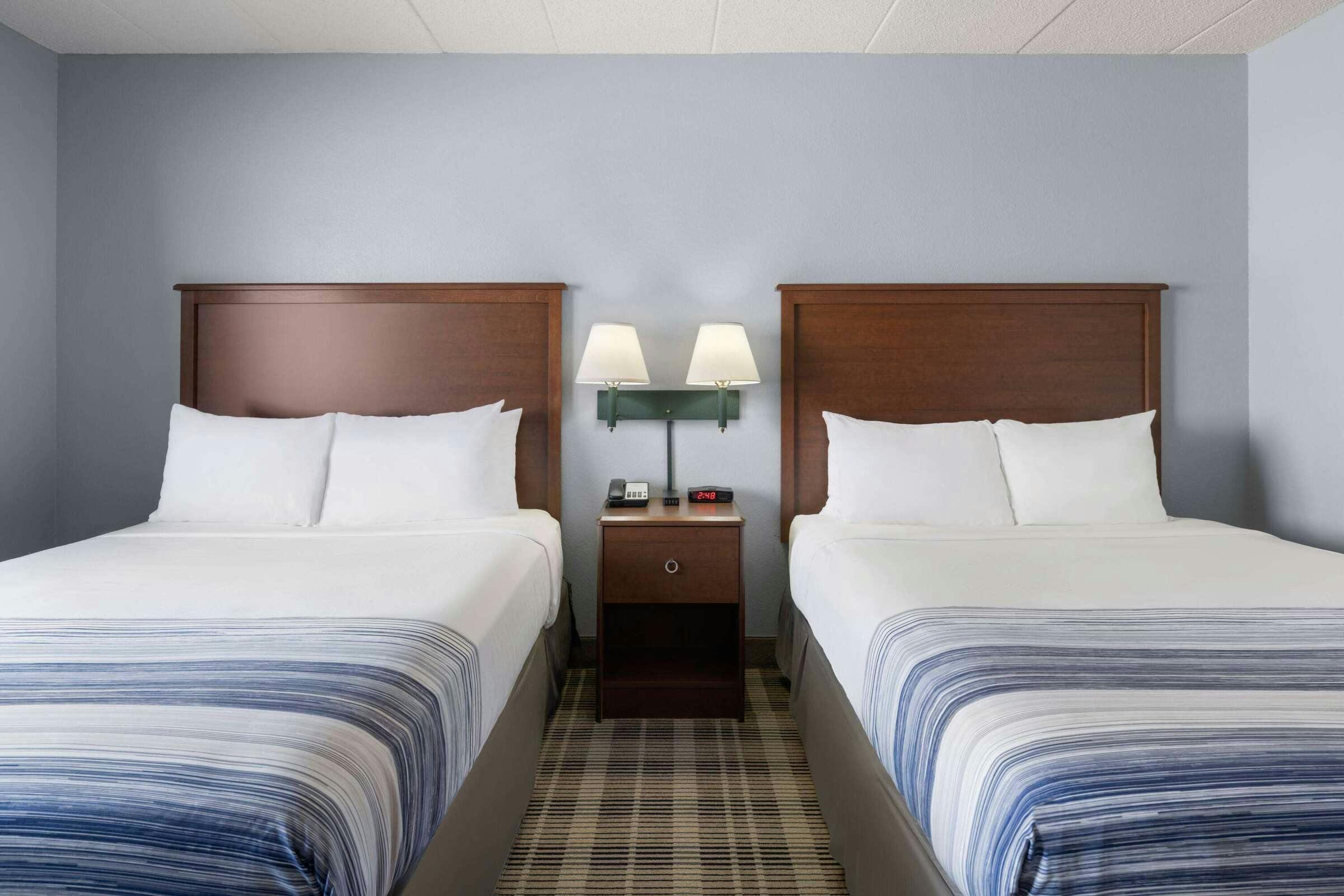 Hotel AmericInn by Wyndham Stuart photo 4