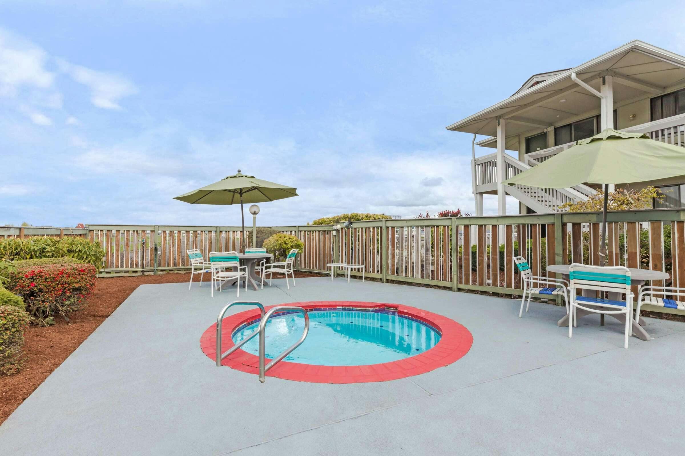 Hotel Days Inn by Wyndham Auburn photo 2