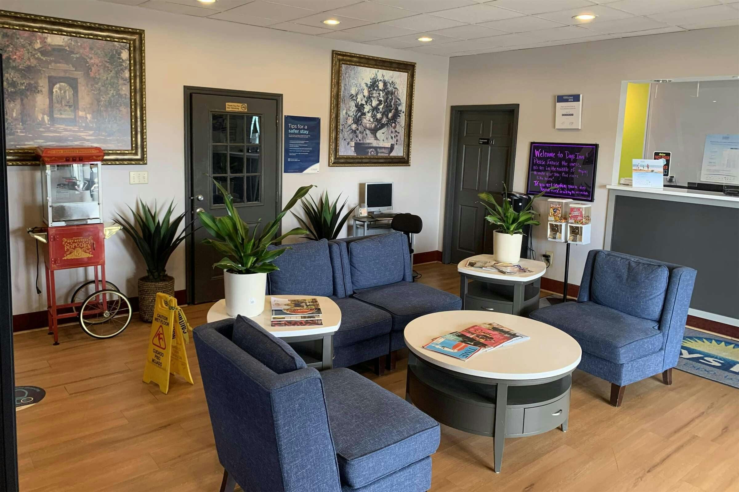 Hotel Days Inn by Wyndham Louisville Airport Fair and Expo Center photo 3