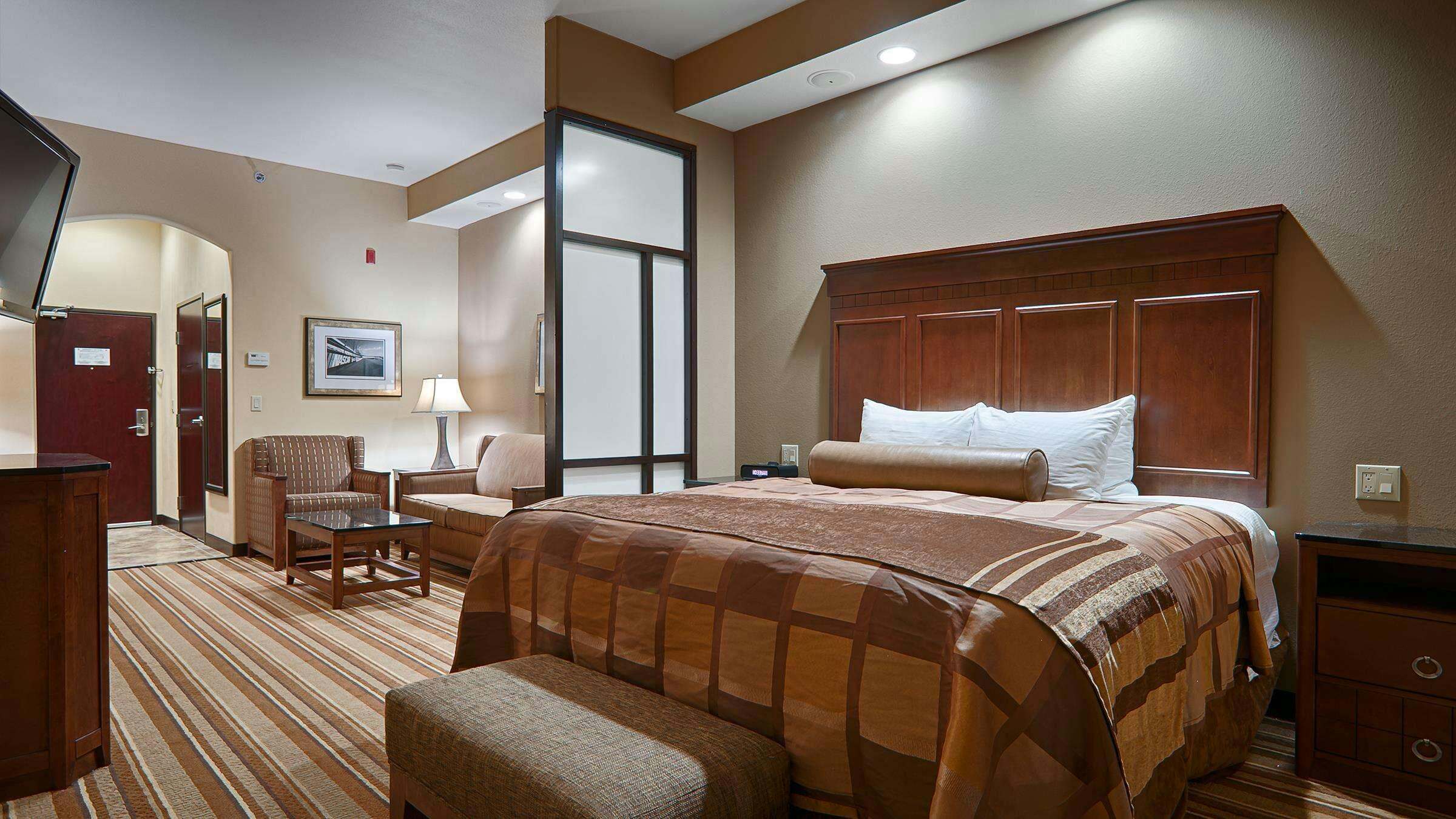 Hotel Best Western Premier KC Speedway Inn & Suites photo 2