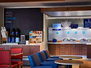 Hotel Holiday Inn Express Fall River North by IHG photo 5