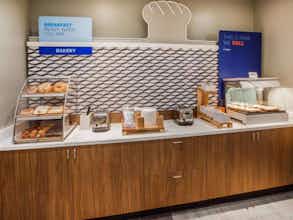 Hotel Holiday Inn Express Fall River North by IHG photo 2