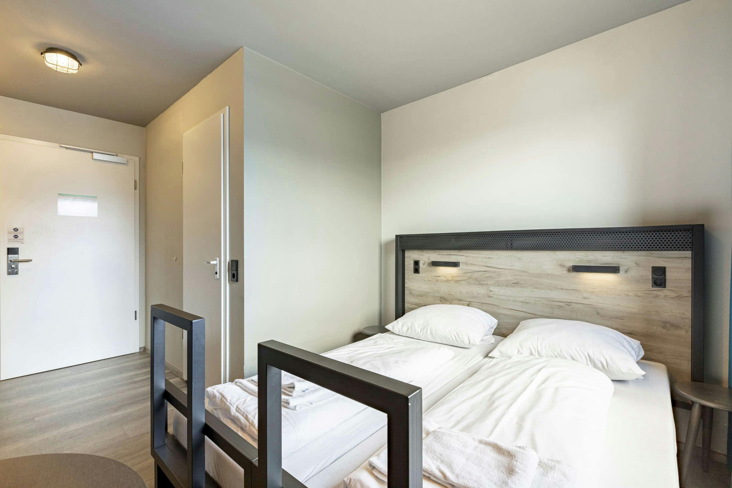 Hotel a&o Frankfurt Ostend photo 2