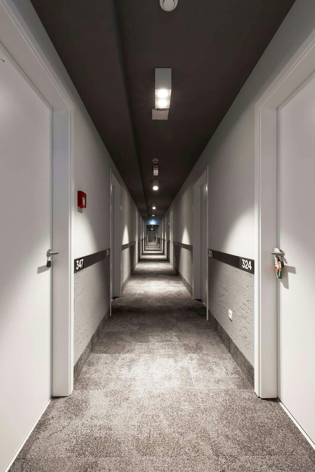 Hotel a&o Frankfurt Ostend photo 4