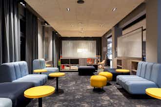 Hotel a&o Frankfurt Ostend photo 2