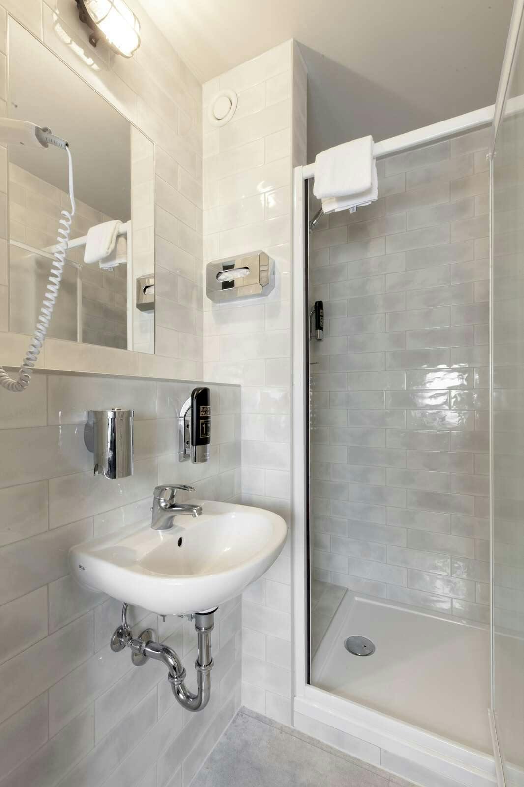 Hotel a&o Frankfurt Ostend photo 3