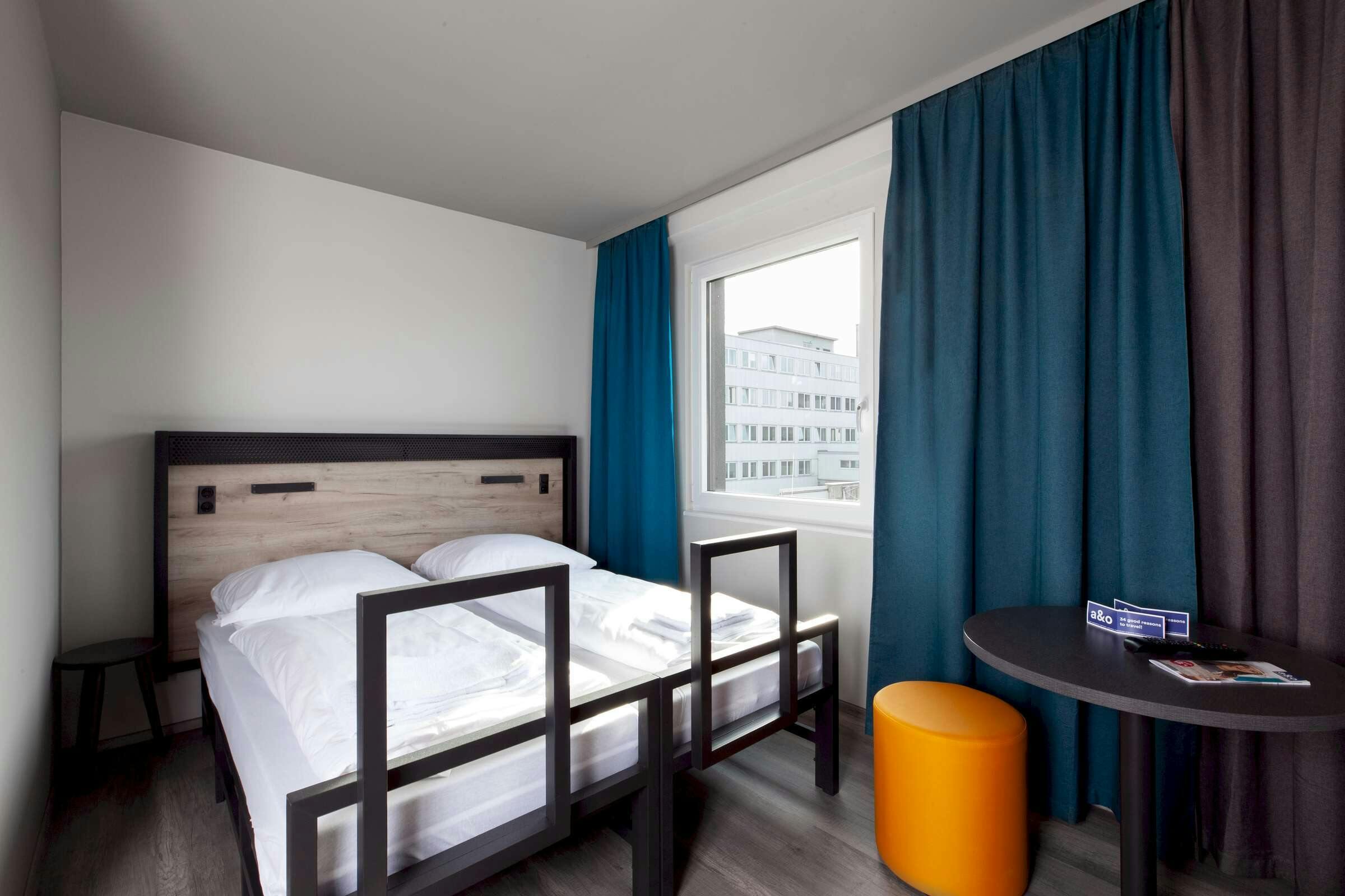 Hotel a&o Frankfurt Ostend photo 5