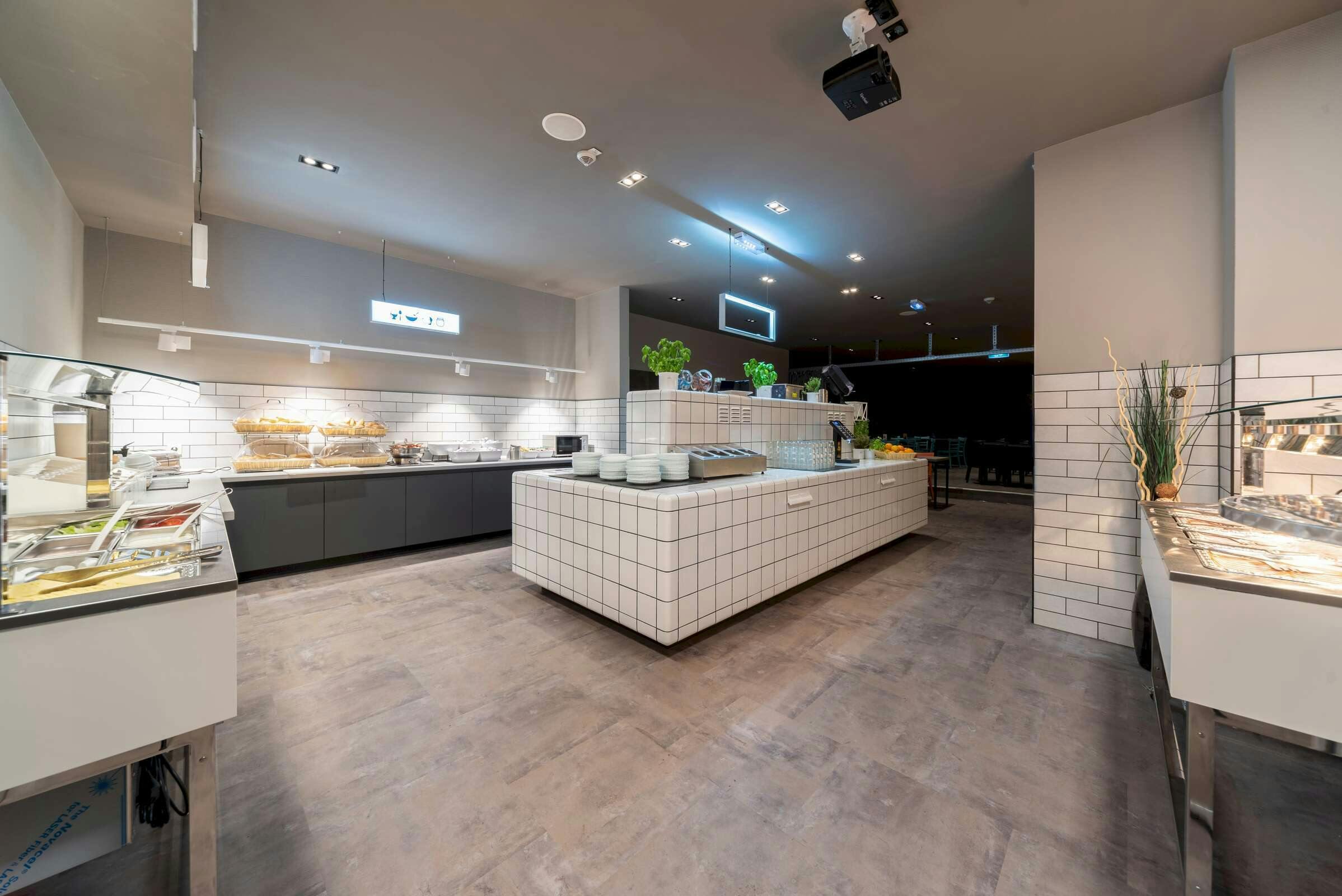 Hotel a&o Graz Hauptbahnhof photo 4